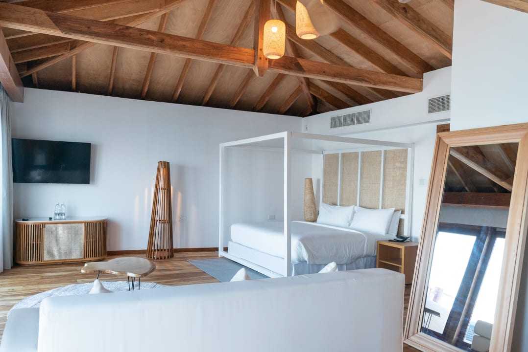 Zimmer Le Mersenne Zanzibar, Autograph Collection