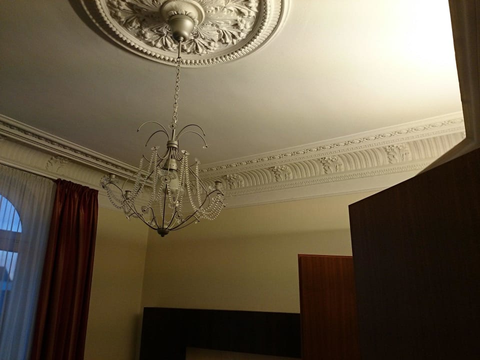 Schöne Zimmerdecke Garner Hotel Hamburg - Graf Moltke
