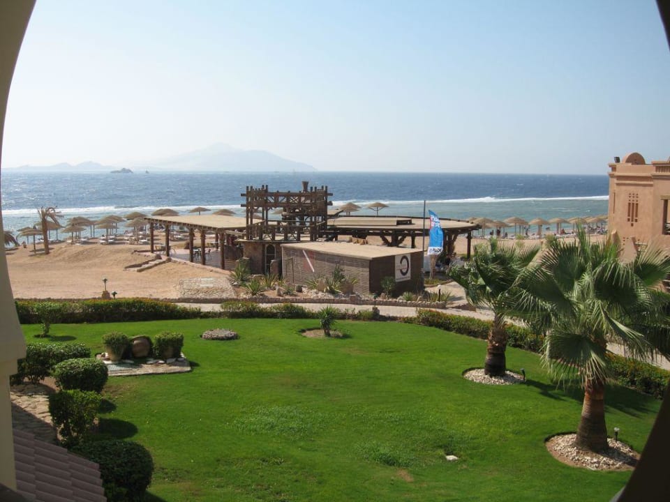 Blick vom Balkon auf die Hotelanlage Charmillion Club Resort