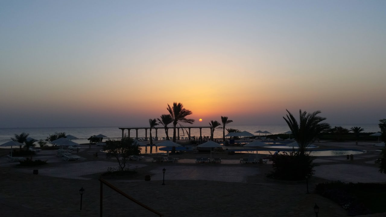 Sonnenaufgang Three Corners Equinox Beach Resort