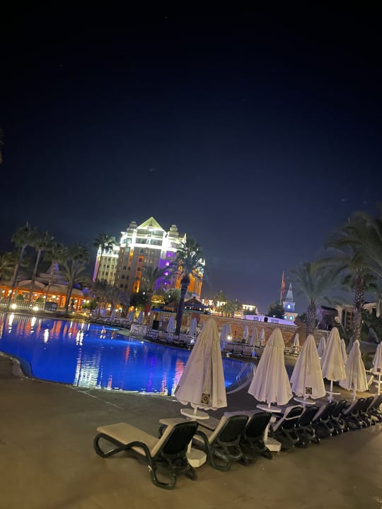 Pool Kamelya Aishen Club