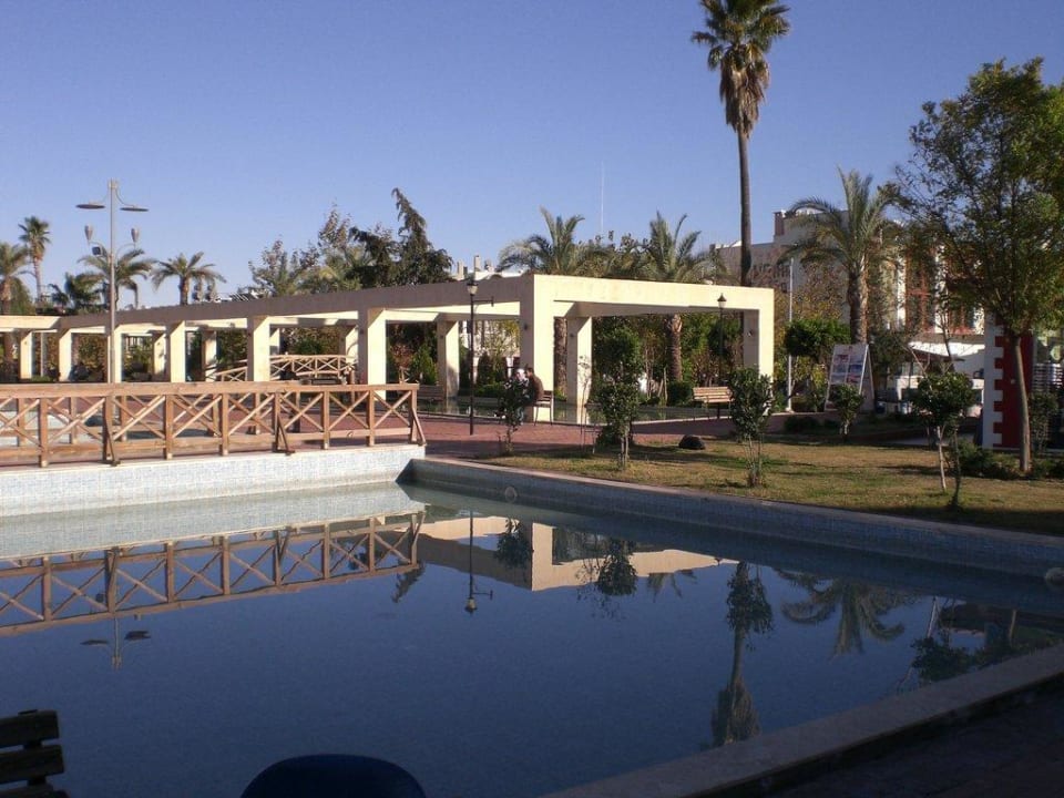 Ein Teil des Pools Limak Limra Hotel & Resort