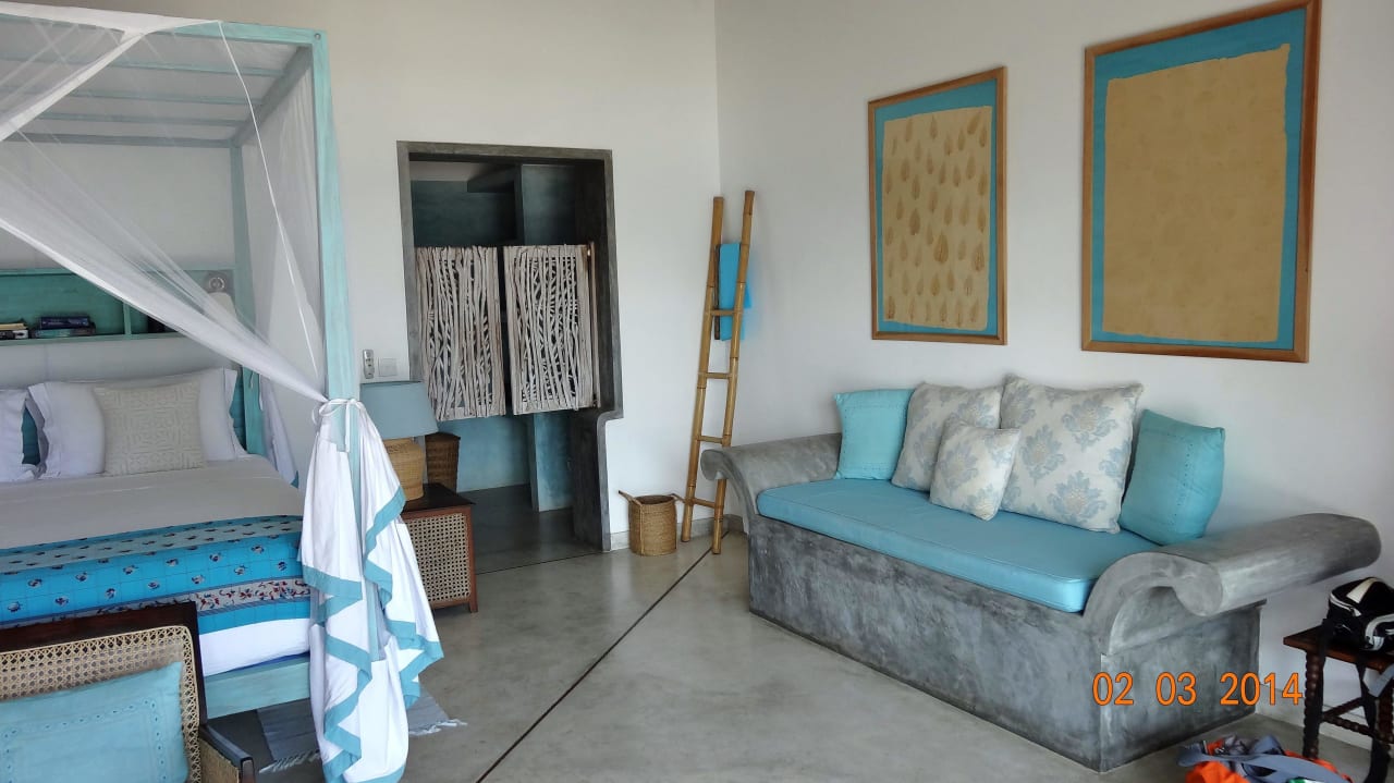 Schlafzimmer mit Durchgang zum Badezimmer Villa Sisindu C