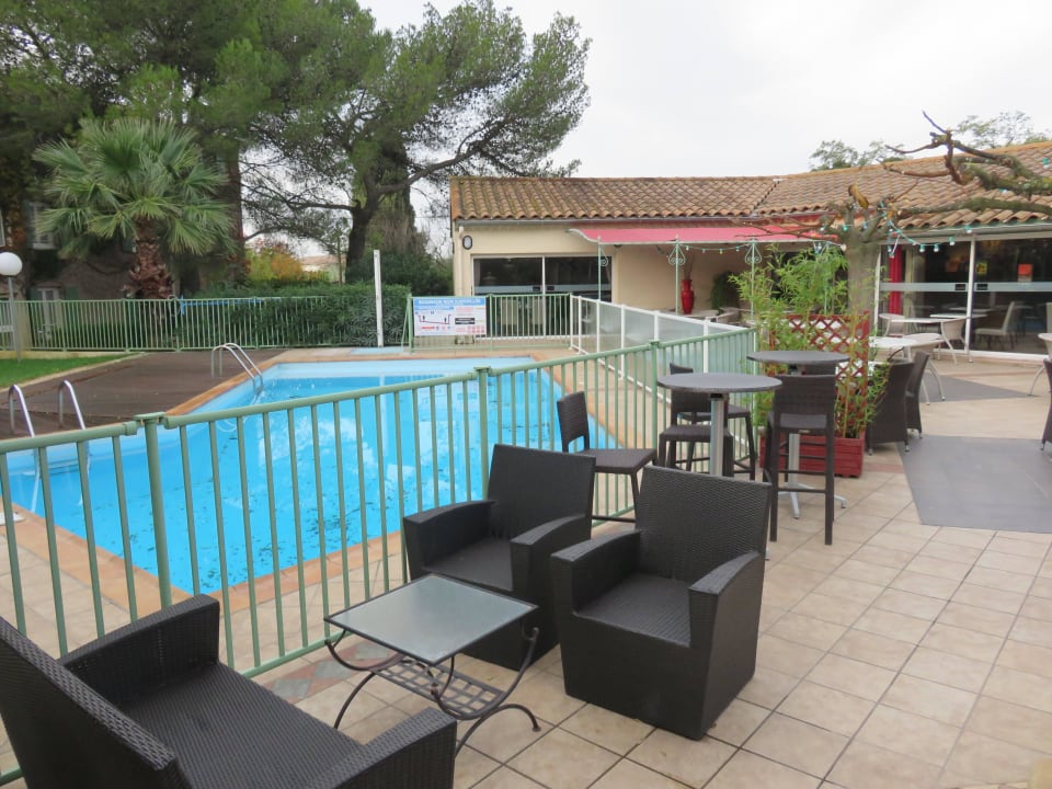 Aussenpool Logis Hôtel Uzès Pont du Gard