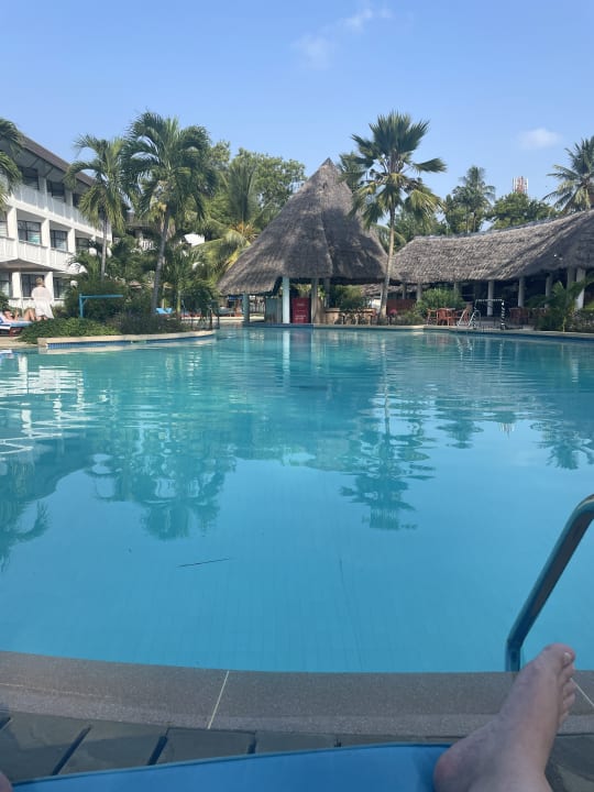 Pool Travellers Beach Hotel & Club