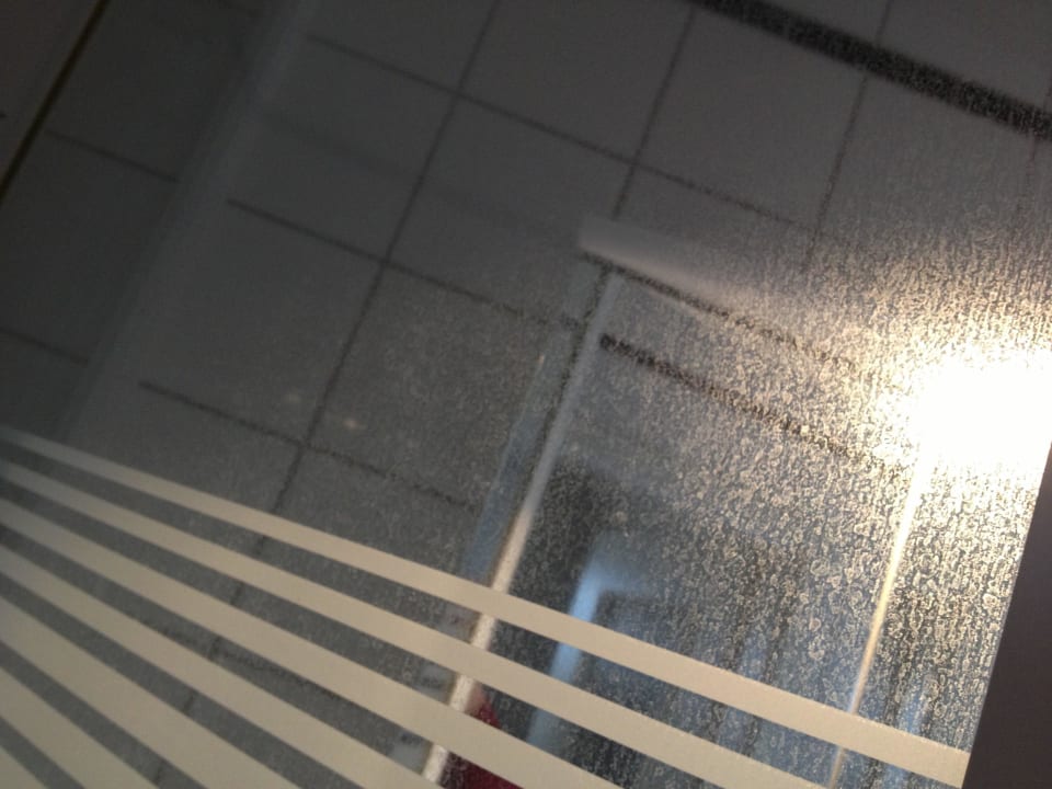 Dusche - sieht nicht gerade sauber aus... Hotel Zum Eichbaum