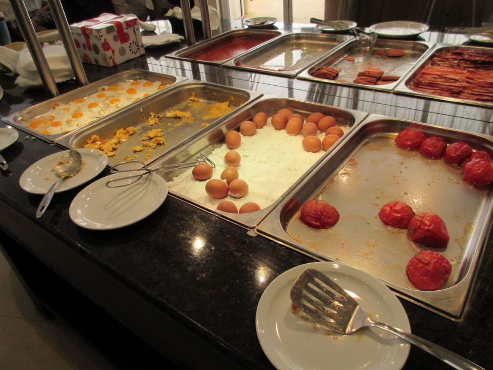 Eintöniges Buffet Hotel Calypso