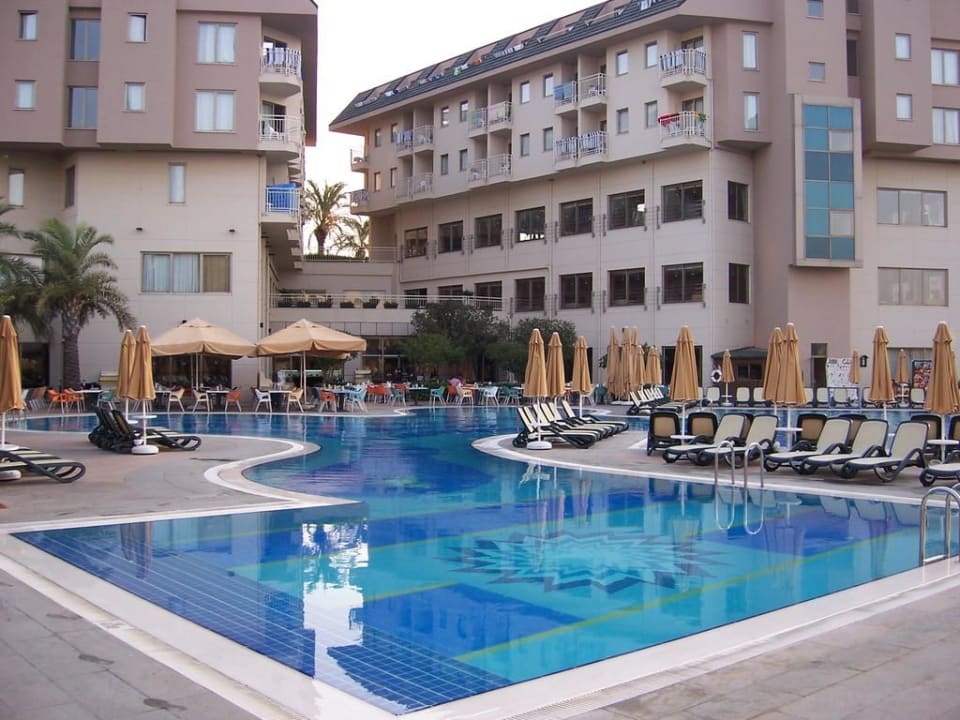 Großer Pool Hotel Novum Garden Side