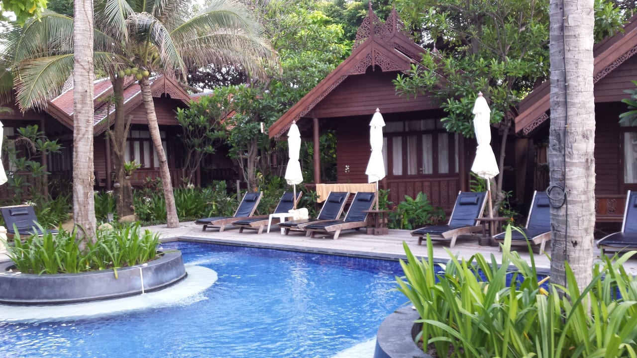 Am pool liegen Samui Paradise Chaweng Beach Resort & Spa