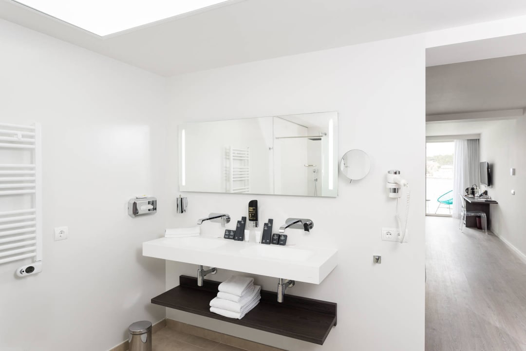 Bathroom view Hotel Minister