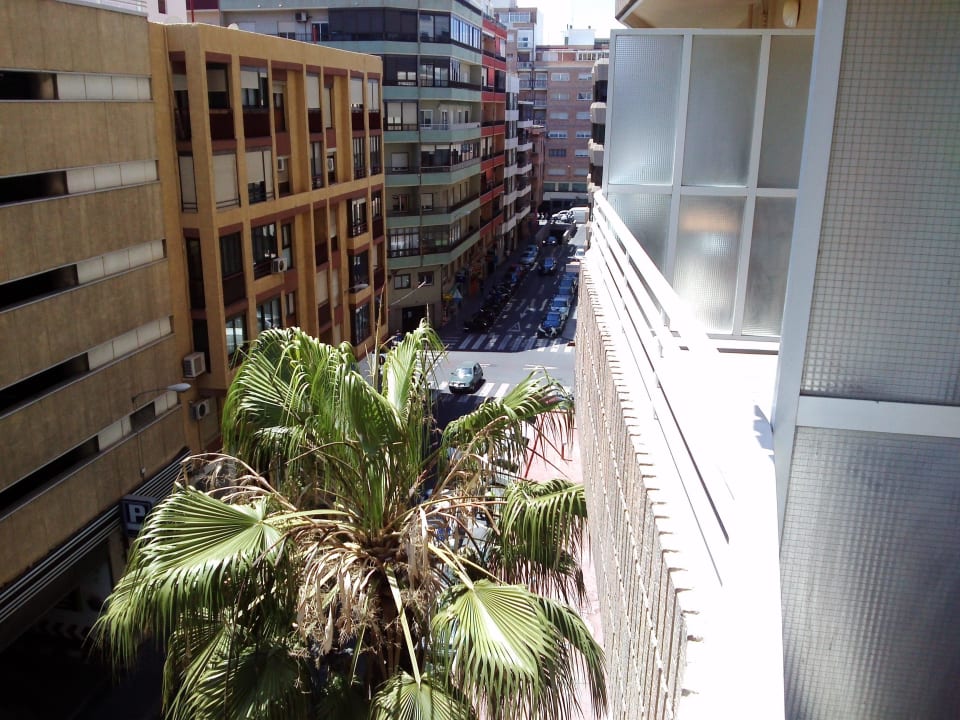 ...vom Balkon im 2. Stock. Estudiotel Alicante