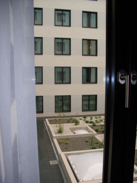 Blick in den Innenhof H2 Hotel Berlin Alexanderplatz