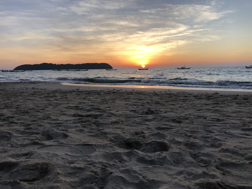 Strand Hotel Sandoway Resort