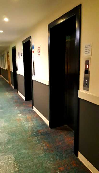 Zimmer Holiday Inn Express Dubai Airport