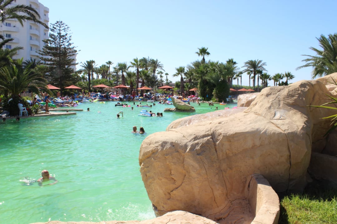 Pool mit Wasserfall Sahara Beach Aquapark & Resort