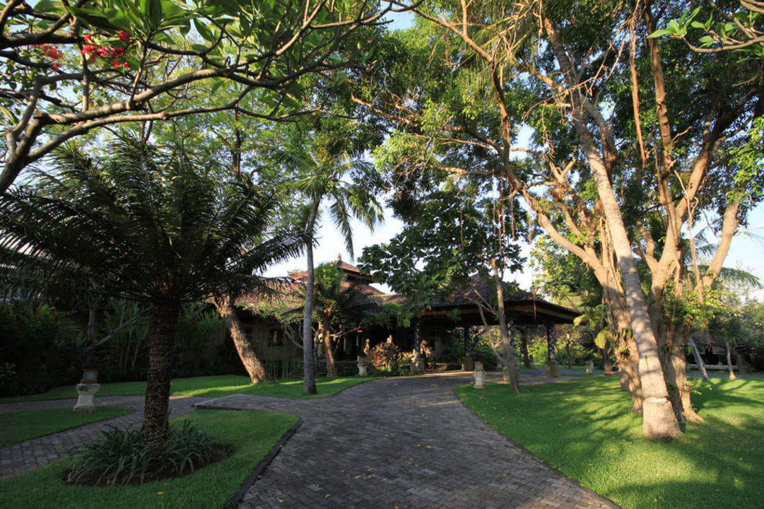 Zufahrt zum Hotel Hotel Matahari Beach Resort & Spa