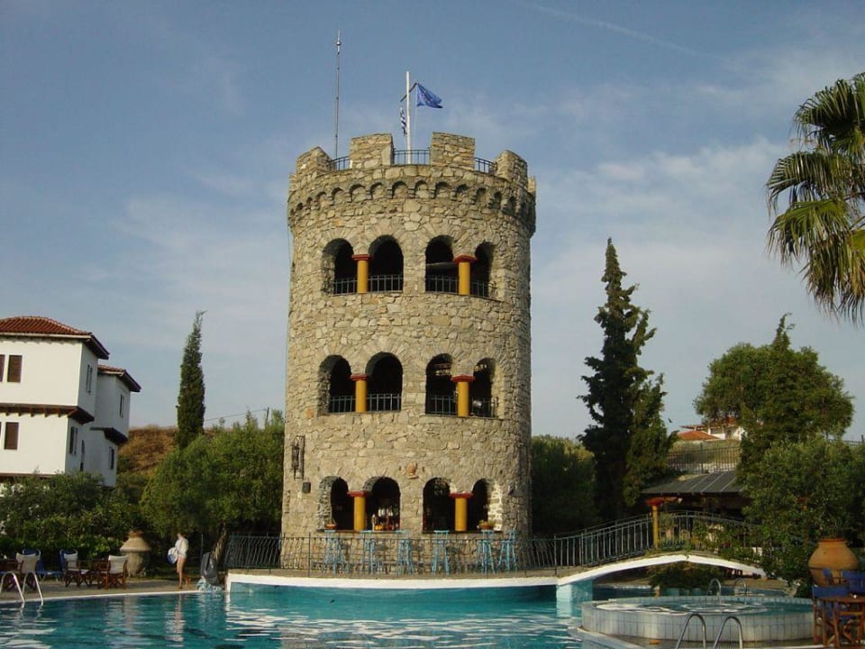 Pool Bar im Turm Hotel Geranion Village