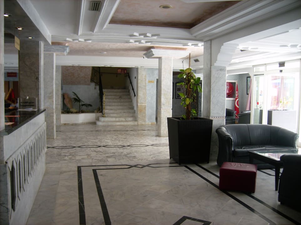 Lobby Hotel Nesrine