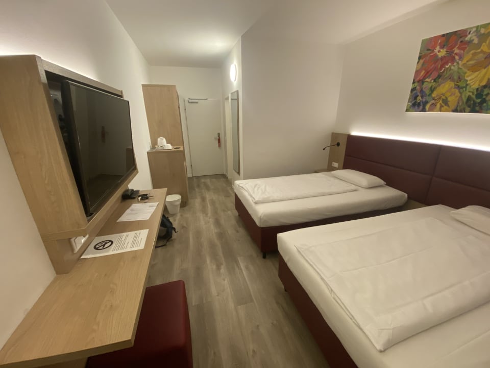 Zimmer Galeria Airport Hotel