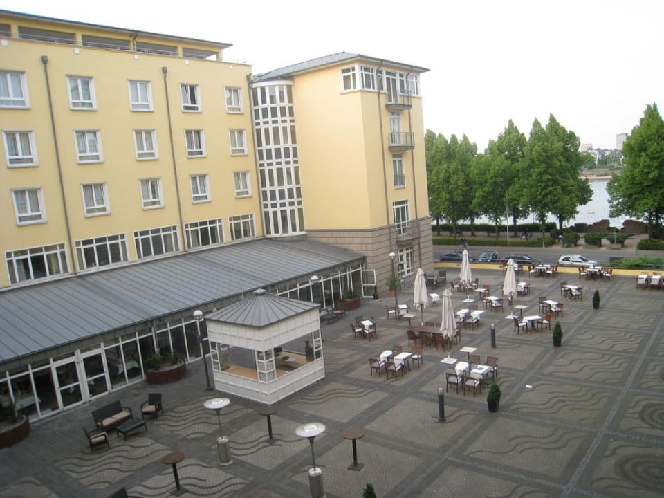 Blick vom Zimmer in den Innenhof Dorint Hotel Bonn