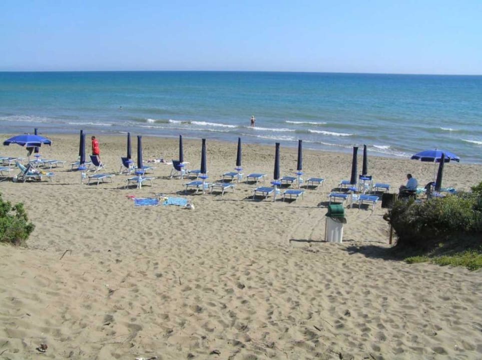 Strand im Hotelbereich Nebensaison Riva del Sole Resort & SPA