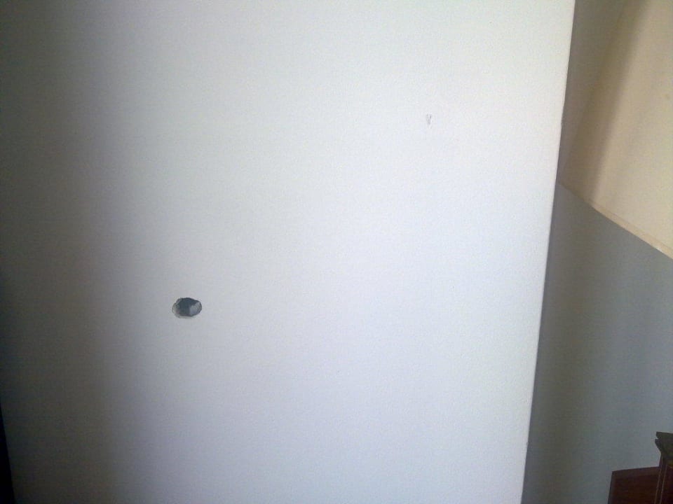 Loch in der Wand Alua Helios Bay