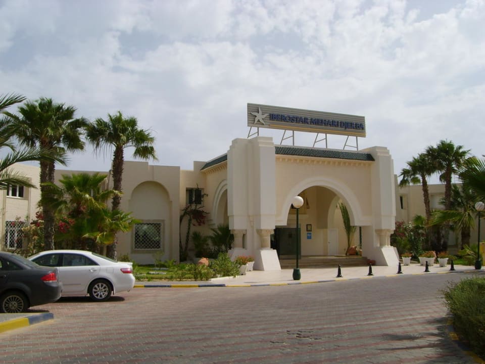 Eingang Iberostar Waves Mehari Djerba