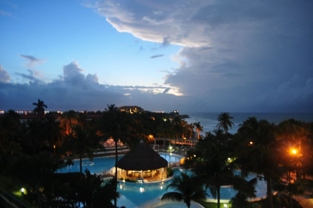 Blick vom Zimmer auf den Pool am Abend Hotel Melia Varadero