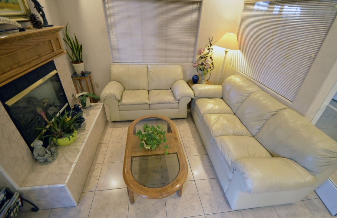 Lobby Garden Inn and Suites Fresno