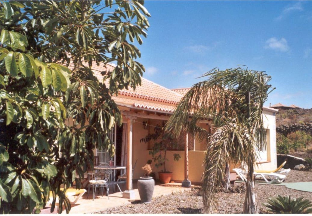 Terrasse des gelben Dreierbungalows Finca La Cancelita