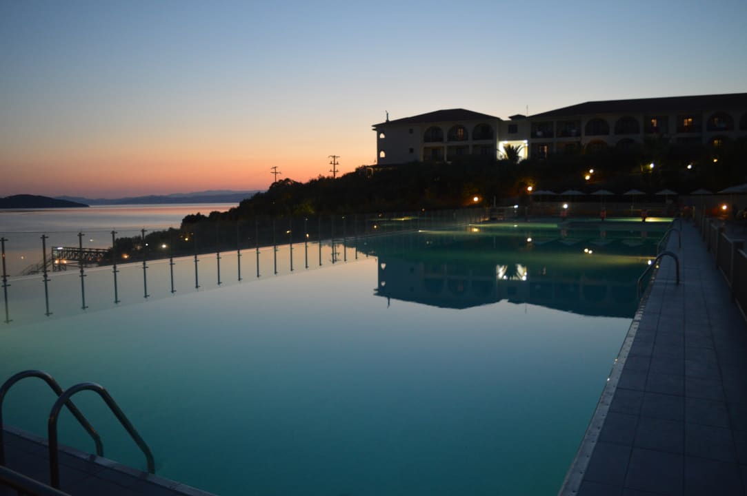 Pool Akrathos Beach Hotel