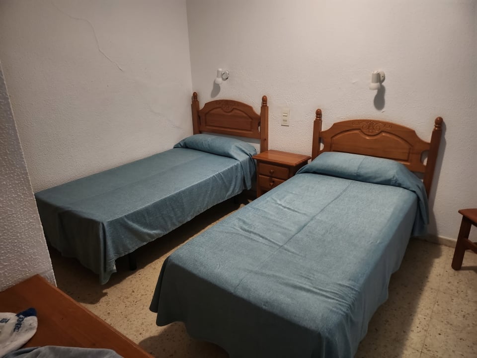 Zimmer Corona Roja