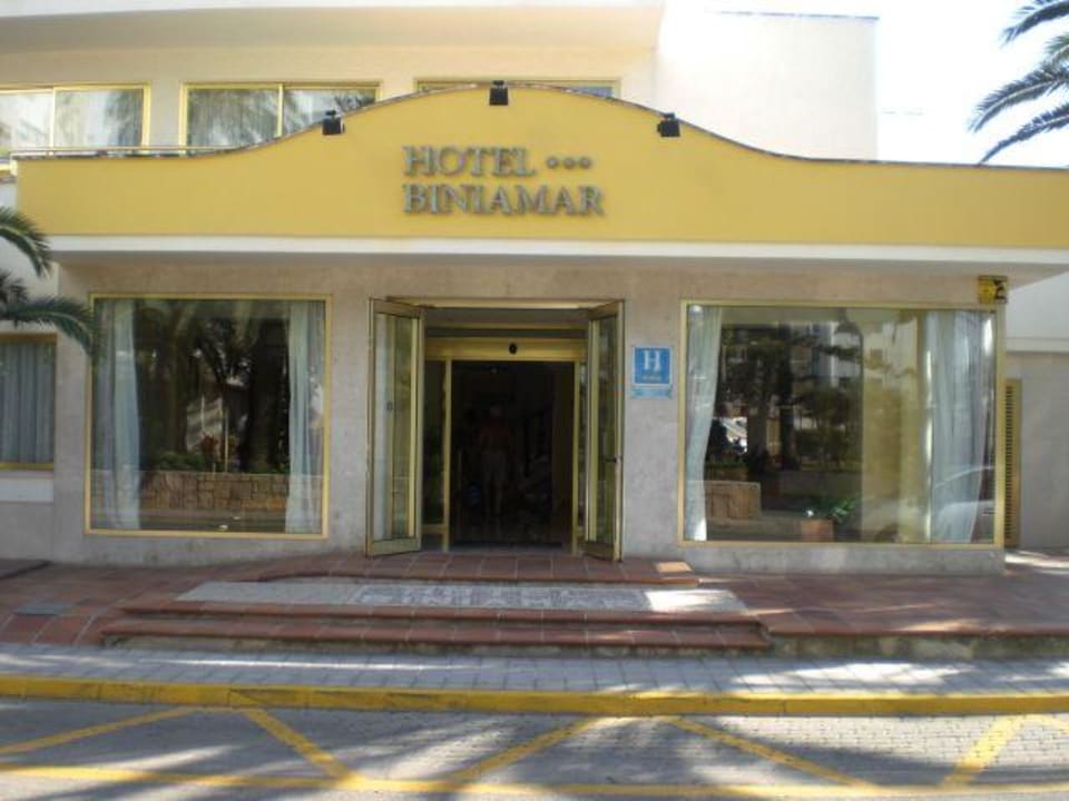 Hoteleingang Hotel Biniamar