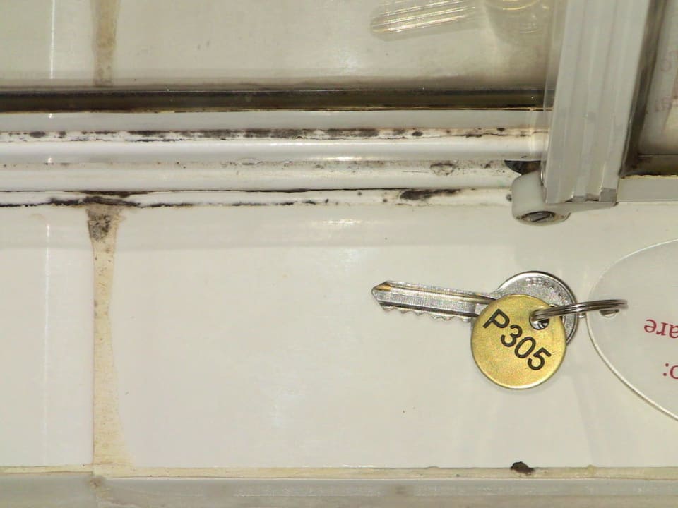 Verschmutzte Dusche Hotel Hollow on The Square Cape Town