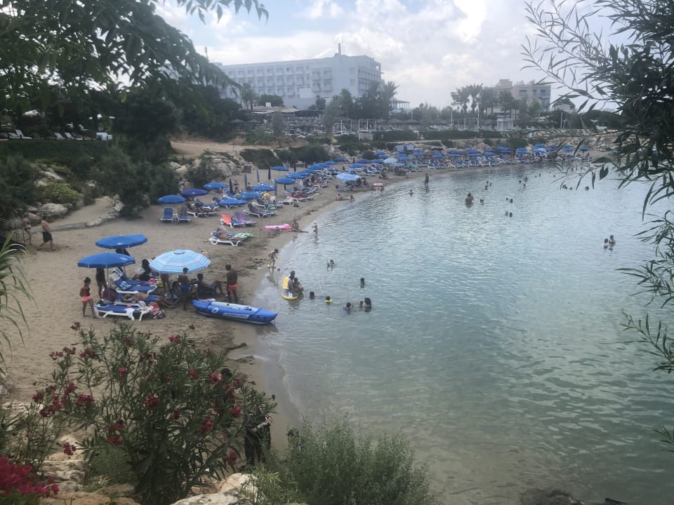 Strand Crystal Springs Beach Hotel