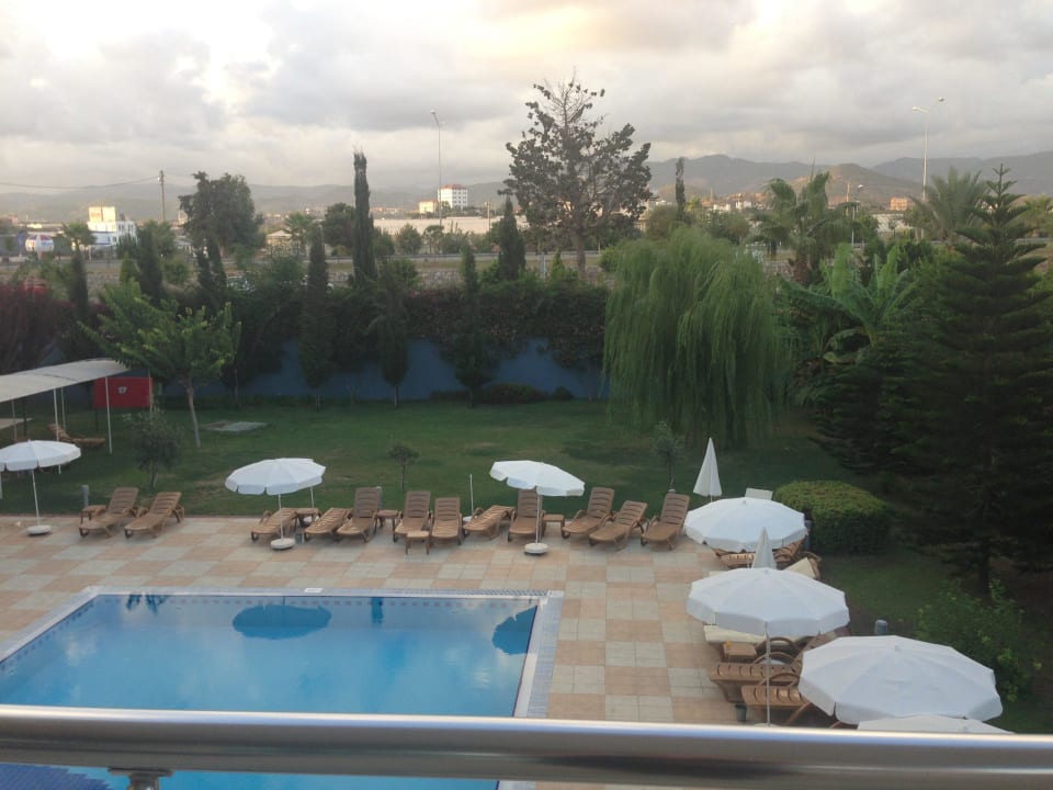 Kleinber Pool Solivia Hotel