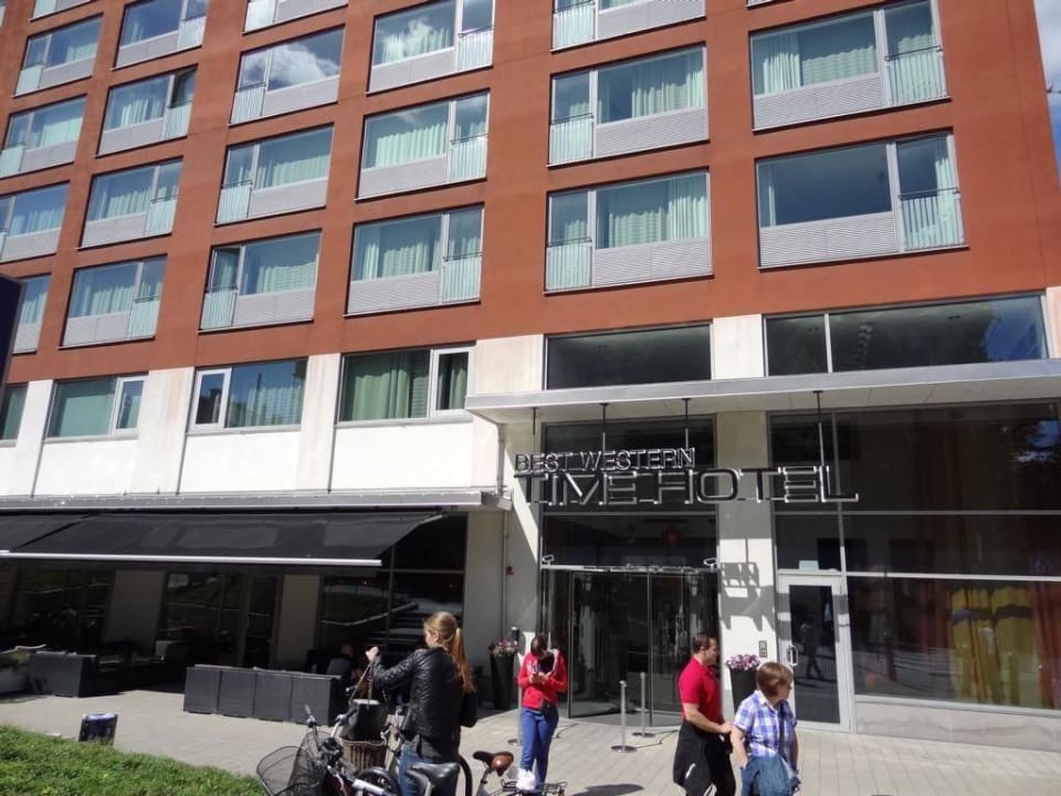 Eingang Best Western Plus Time Hotel