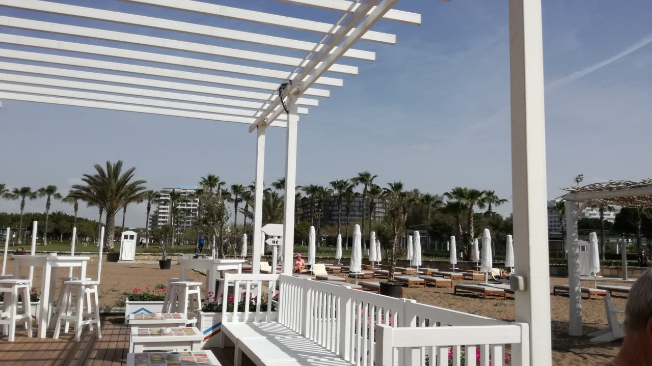 Neue Strandbar, sehr schön Lara Barut Collection
