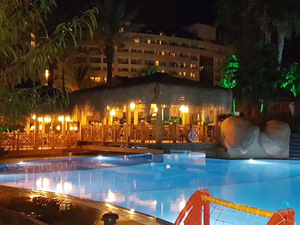 Poolanlage Abends Fame Residence Lara & Spa
