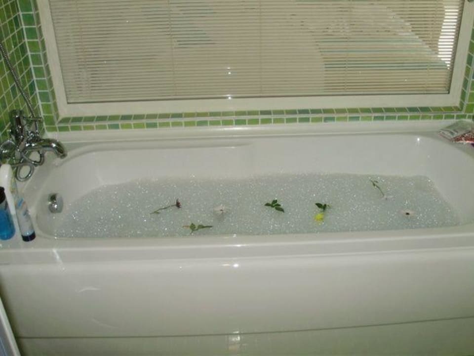 Auch die Badewanne wurde nicht vergessen Sunis Evren Beach Resort Hotel & Spa