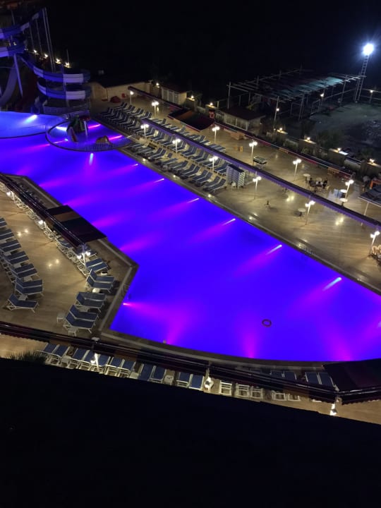 Pool Ramada Resort by Wyndham Side