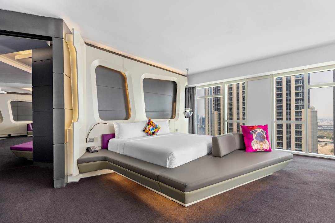 Zimmer V Hotel Dubai, Curio Collection by Hilton