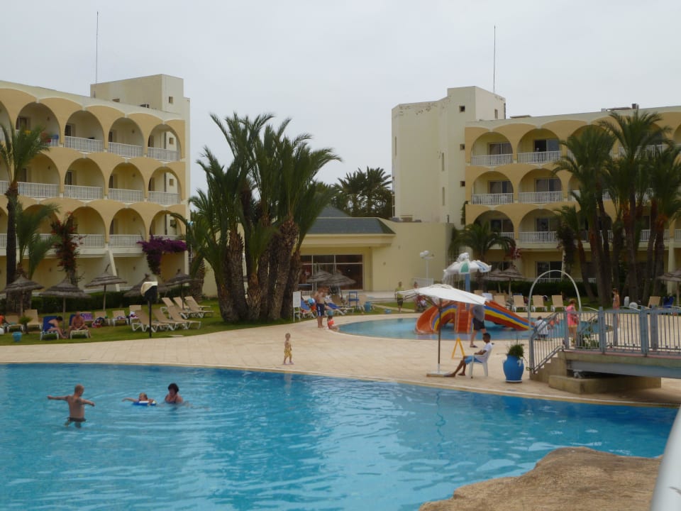 Pool und Nebengebäude Calimera One Resort Jockey