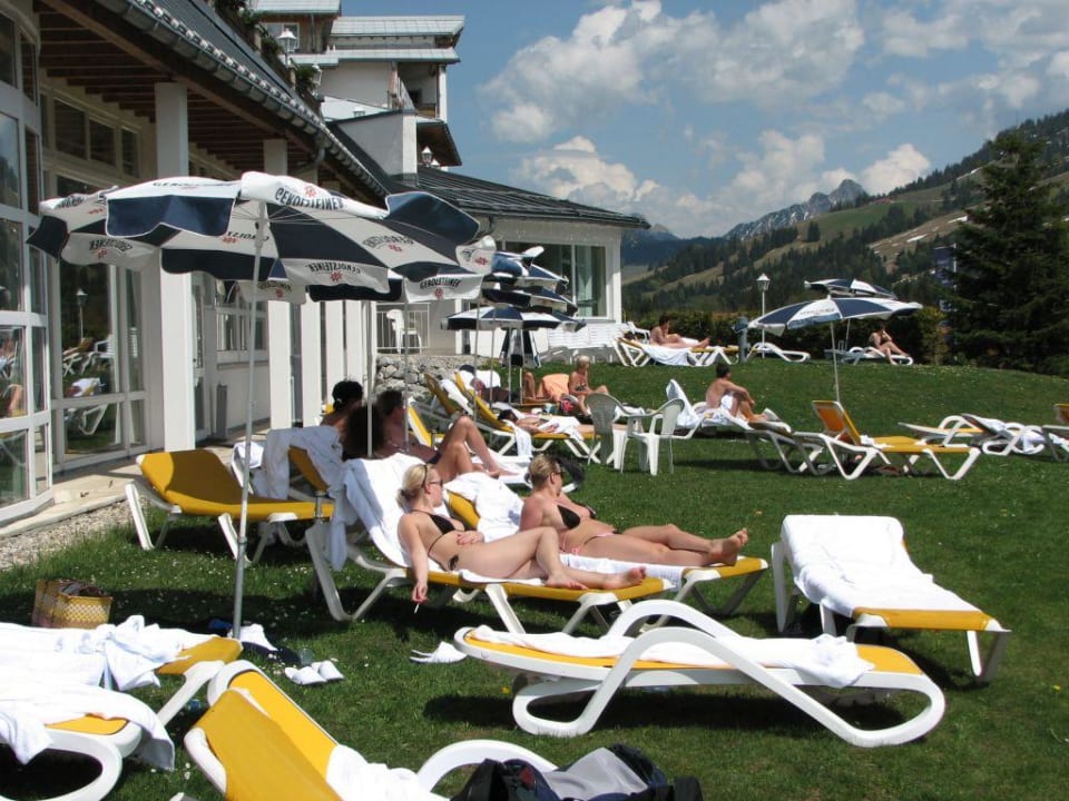 Liegewiese im Außenbereich Oberjoch - Familux Resort