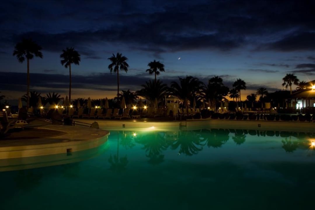 Sonnenuntergang über dem Pool Hotel Riu Palace Tenerife