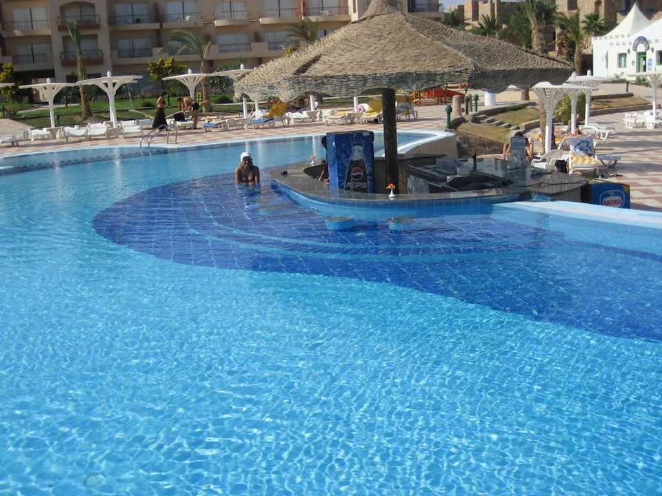 Poolanlage. Pensée Royal Garden Beach Resort