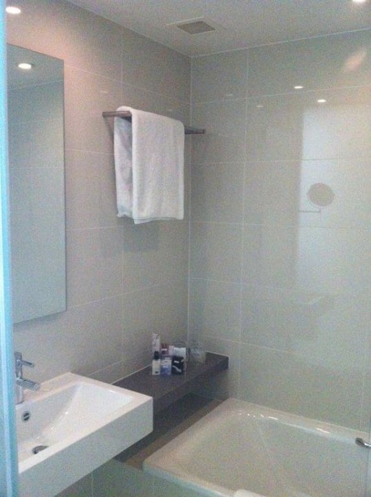 Teilansicht Bad Hotel H10 London Waterloo