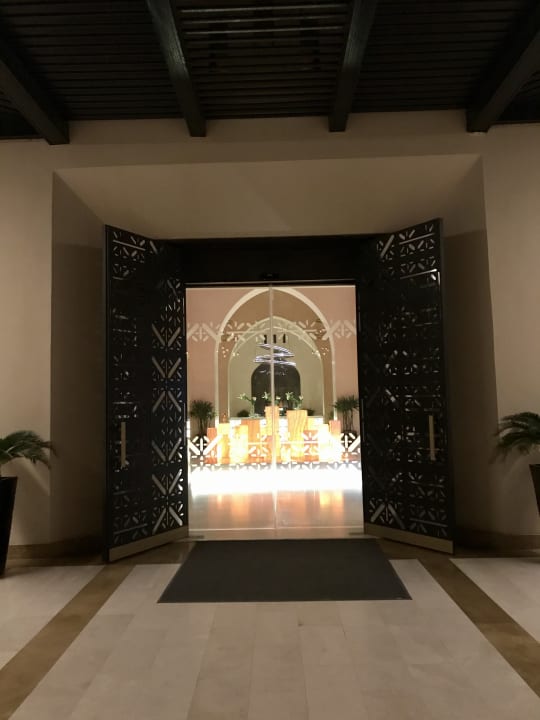 Lobby Salalah Rotana Resort