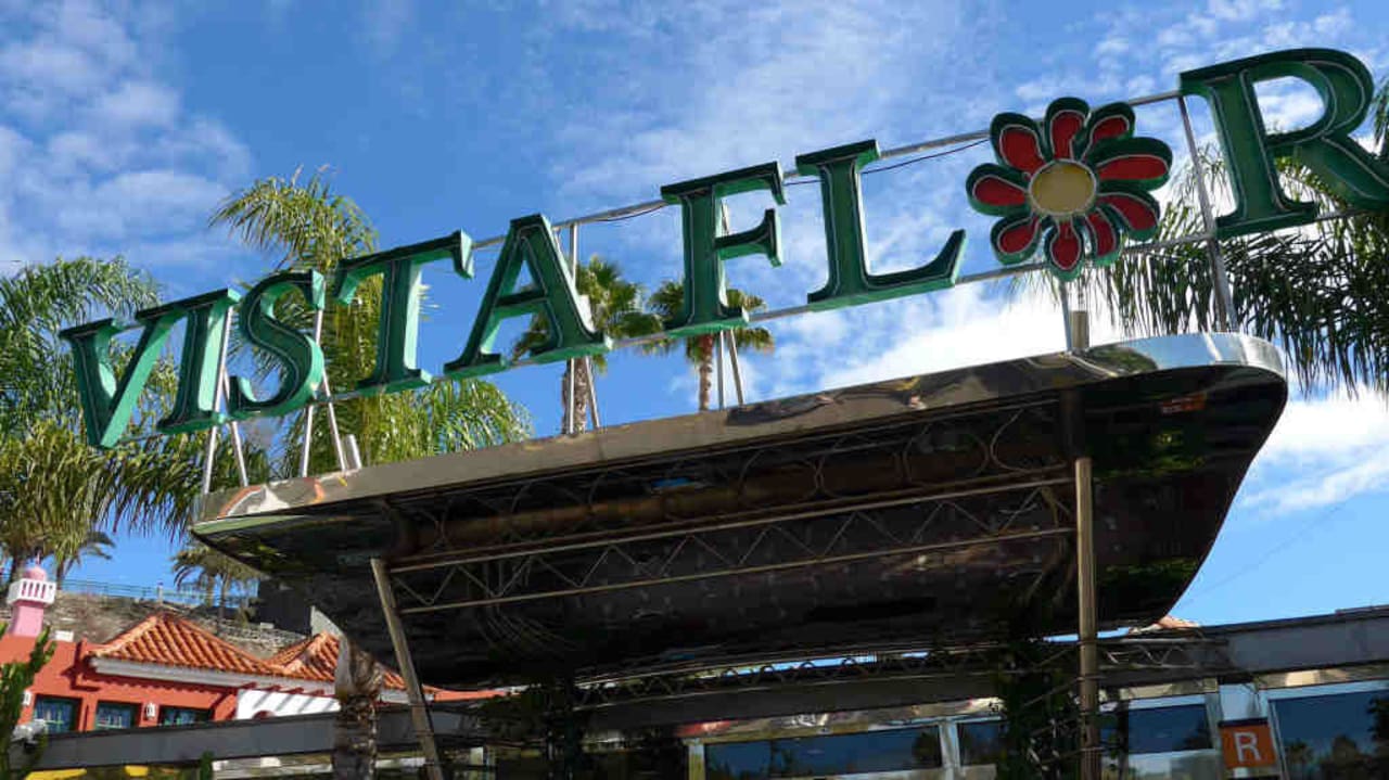 Hoteleingang tagsüber Bungalows Vistaflor