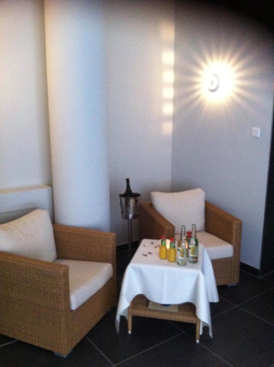 Sitzbereich in der Day SPA Suite Precise Resort Hafendorf Rheinsberg